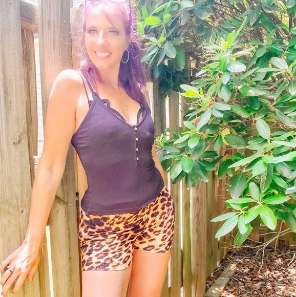 Ribbed yoga shorts NWT - Picture 1 of 3